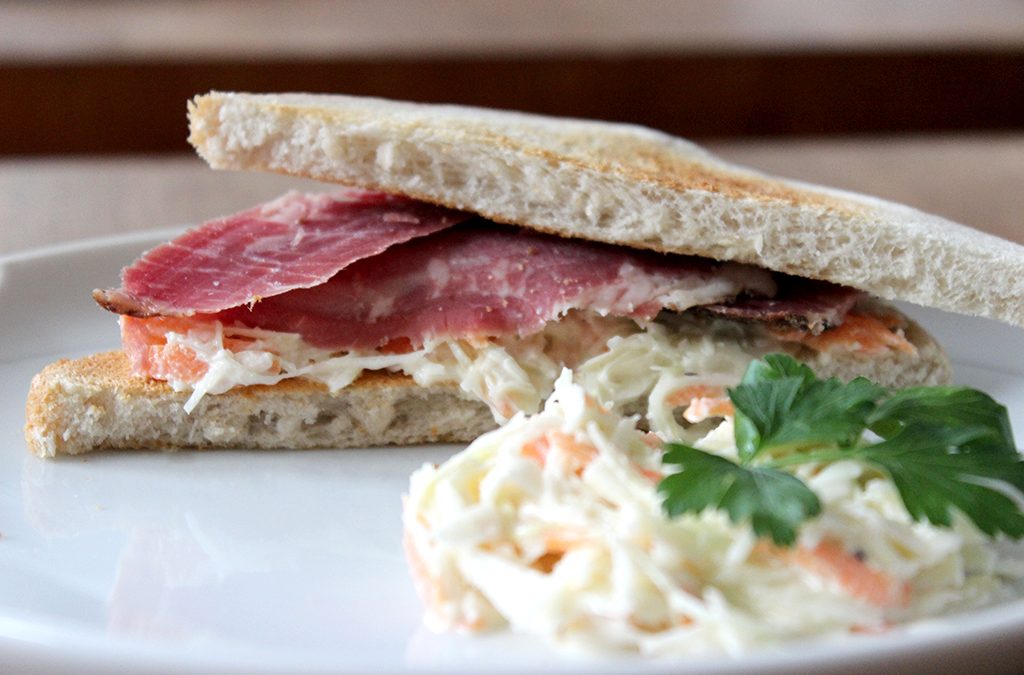 Pastrami – DAS (!) Sandwich mit Cole Slaw